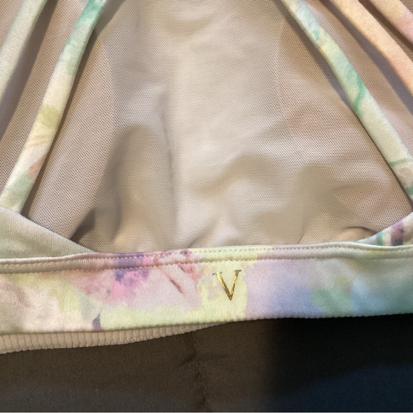 Victoria’s Secret Workout Bra Size large. -2 - Picture 3 of 5
